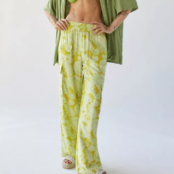 Urban Outfitter Sophie Printed Paisley Yellow Pull On Cargo Pants Size L - Picture 2 of 10